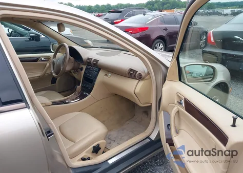 2004 Mercedes-Benz C 240 4Matic из США, поврежденный, VIN WDBRF81J14F450611